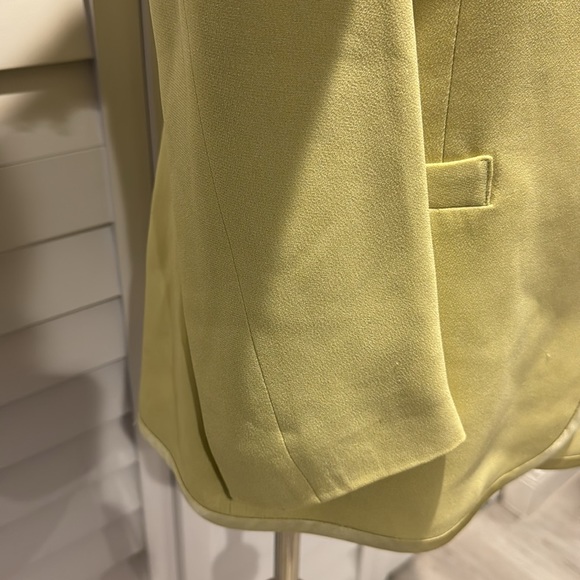 Valentino Miss V in EUC Green lined Blazer with Satin Trim/ Buttons. - Picture 4 of 11